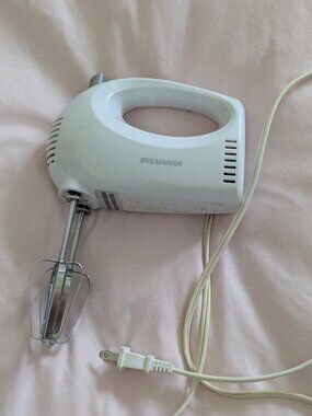 Sylvania White Plastic Electric Hand Mixer Tested
